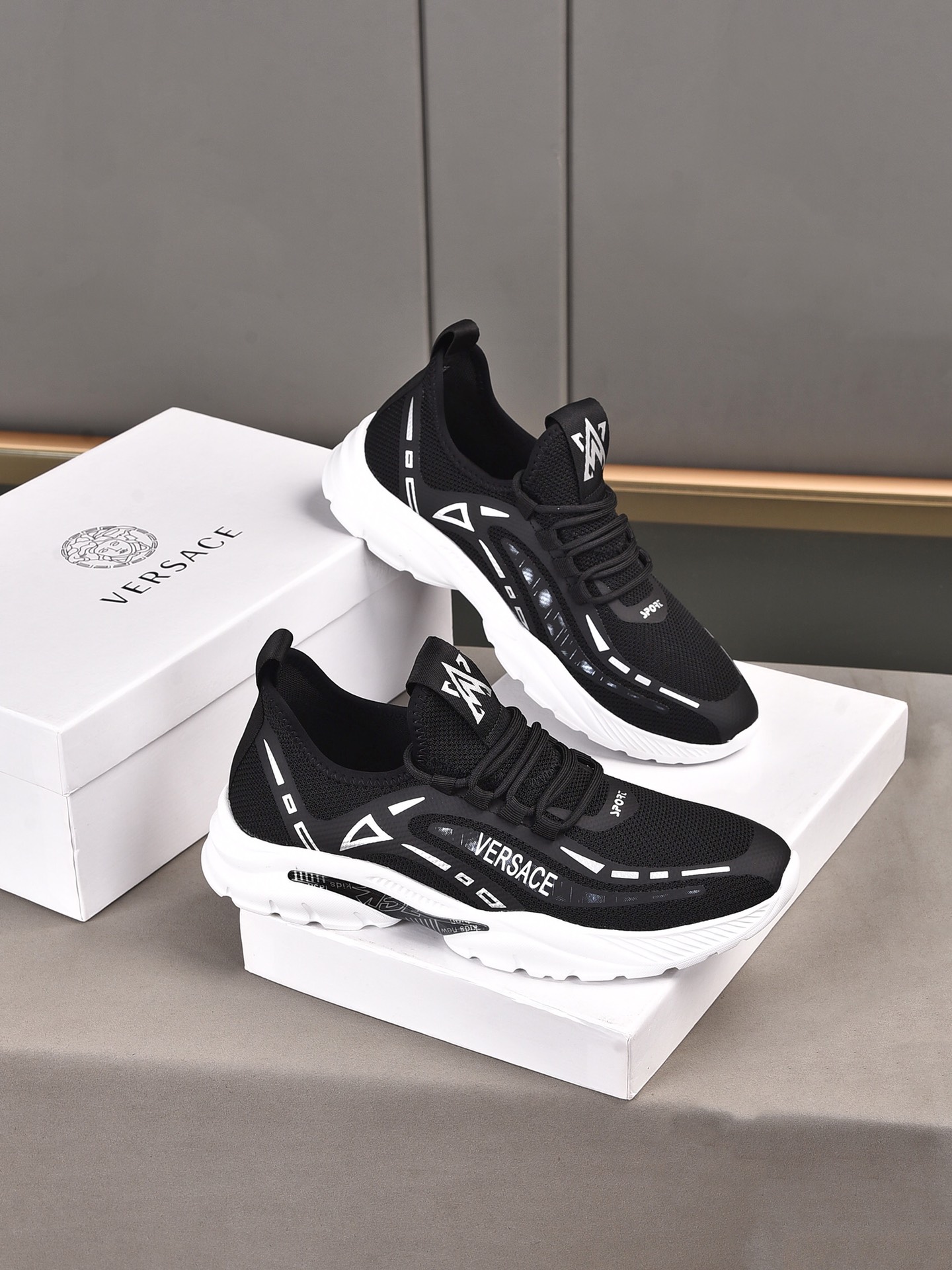 I5  范思哲2022精心打造，引爆全场不断创新的国际品牌 此款男士潮男休闲鞋，原版版本 羊里垫脚➕TPR超轻耐磨大底防滑大底，透气舒适以质量说话👄广颜色：两色可选