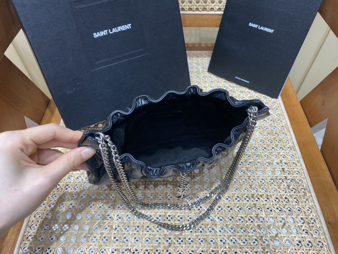 Saint laurent Ysl 专柜新款云朵型腋下链条包 681632黑色银扣