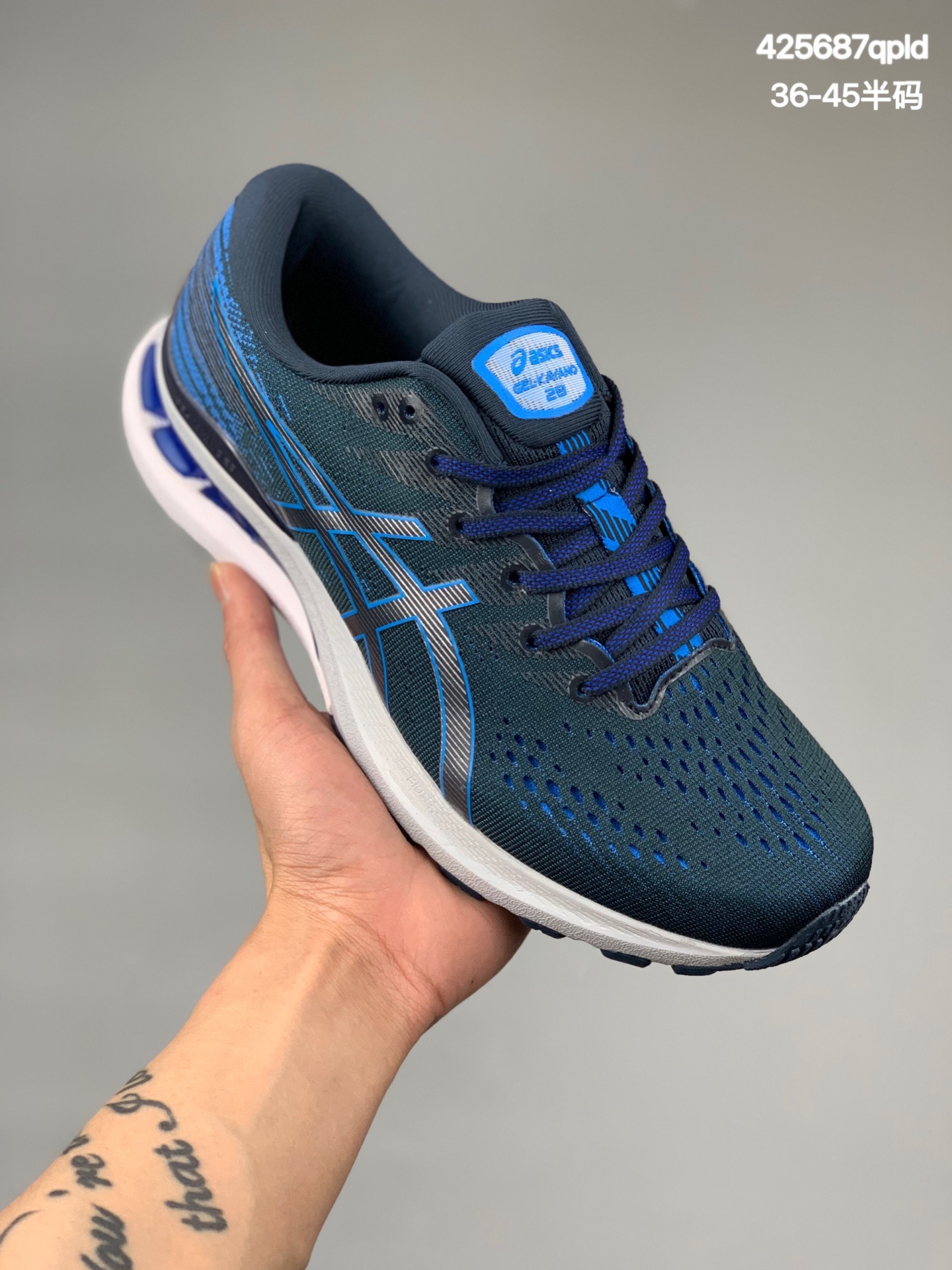 
公司级 Asics Gel-Kayano 28代 运动休闲透气专业跑鞋 1012B048-003#原档案据数开发楦型纸版 原装印尼工代进口单丝纤维程工网布鞋面，更贴合脚型和舒适透气，后跟稳定片带来合脚舒适的穿着感优化后的GEL，提供更好的缓冲保护性，FLYTEFOAM BLAST中底科技，兼具轻量、缓冲、回弹，提升跑步推进力，给跑步健将营造新的跑步体验。 尺码：36 37 37.5 38 39 39.5 40 40.5 41.5 42 42.5 43.5 44 45
编码：425687qpld