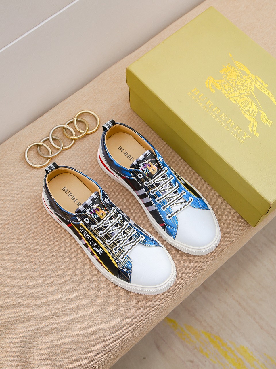 I0  Burberry 巴宝莉 经典休闲鞋2022休闲运动男鞋，懒人套脚板鞋 帆船鞋 全新米兰时装时尚的设计，完美做工，原版复刻 骑士花纹😍 材质：头层牛皮柔软舒适，羊皮鞋垫，适合户外青年跑步🏃户外司机驾车鞋 🚗套脚方便 懒人乐福首选原版橡胶耐磨大底，男鞋