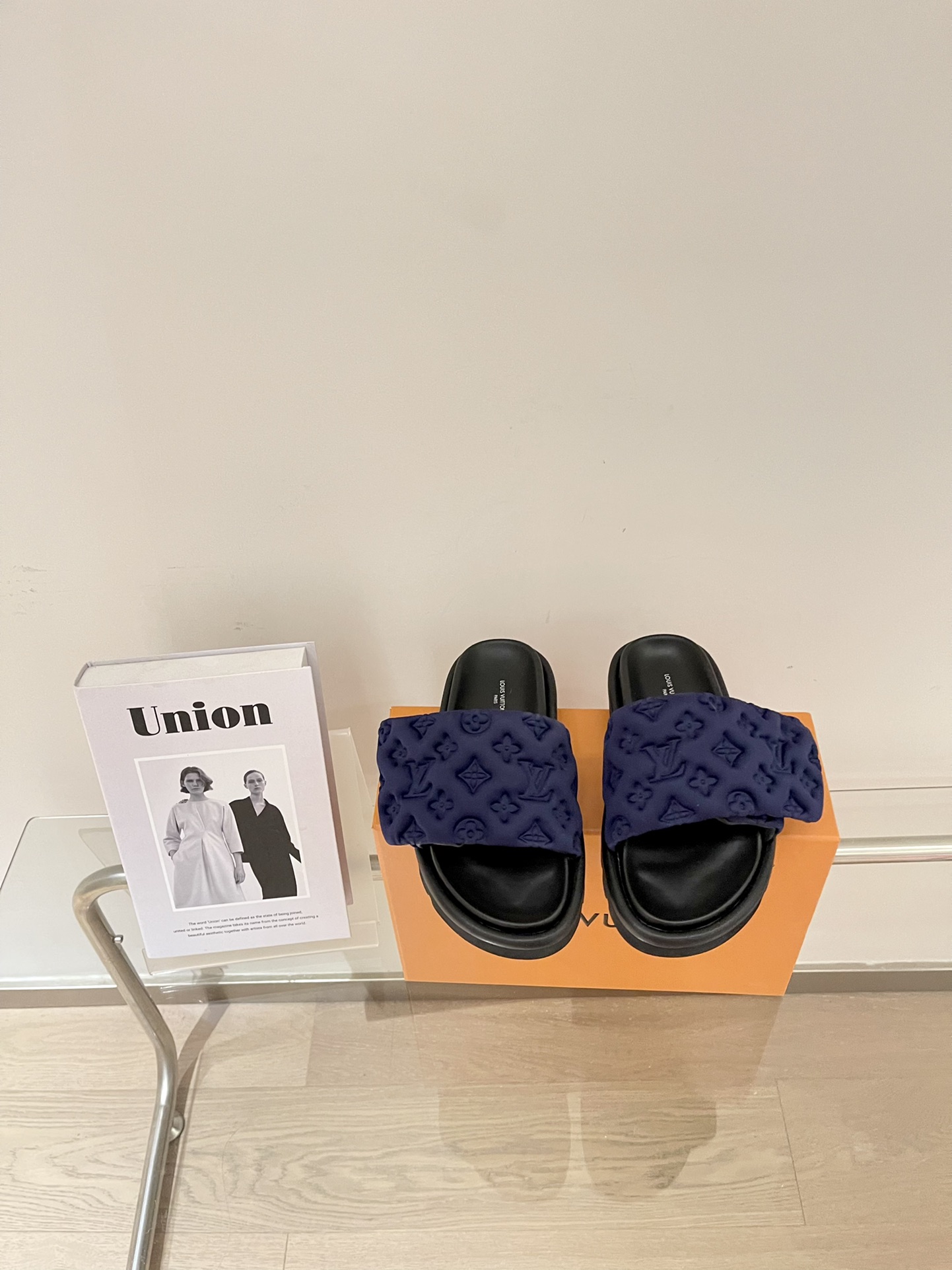 Louis vuitto* 2022 nuevas zapatillas de pan con relieve para presbicia. El verano está aquí. Pequeñas hadas a las que l…