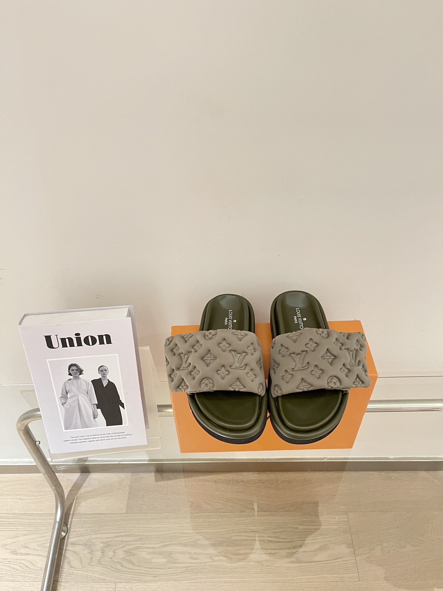 Louis vuitto* 2022 zapatillas de pan nuevas. El verano está aquí. Pequeñas hadas a las que les encanta usar pantuflas, …