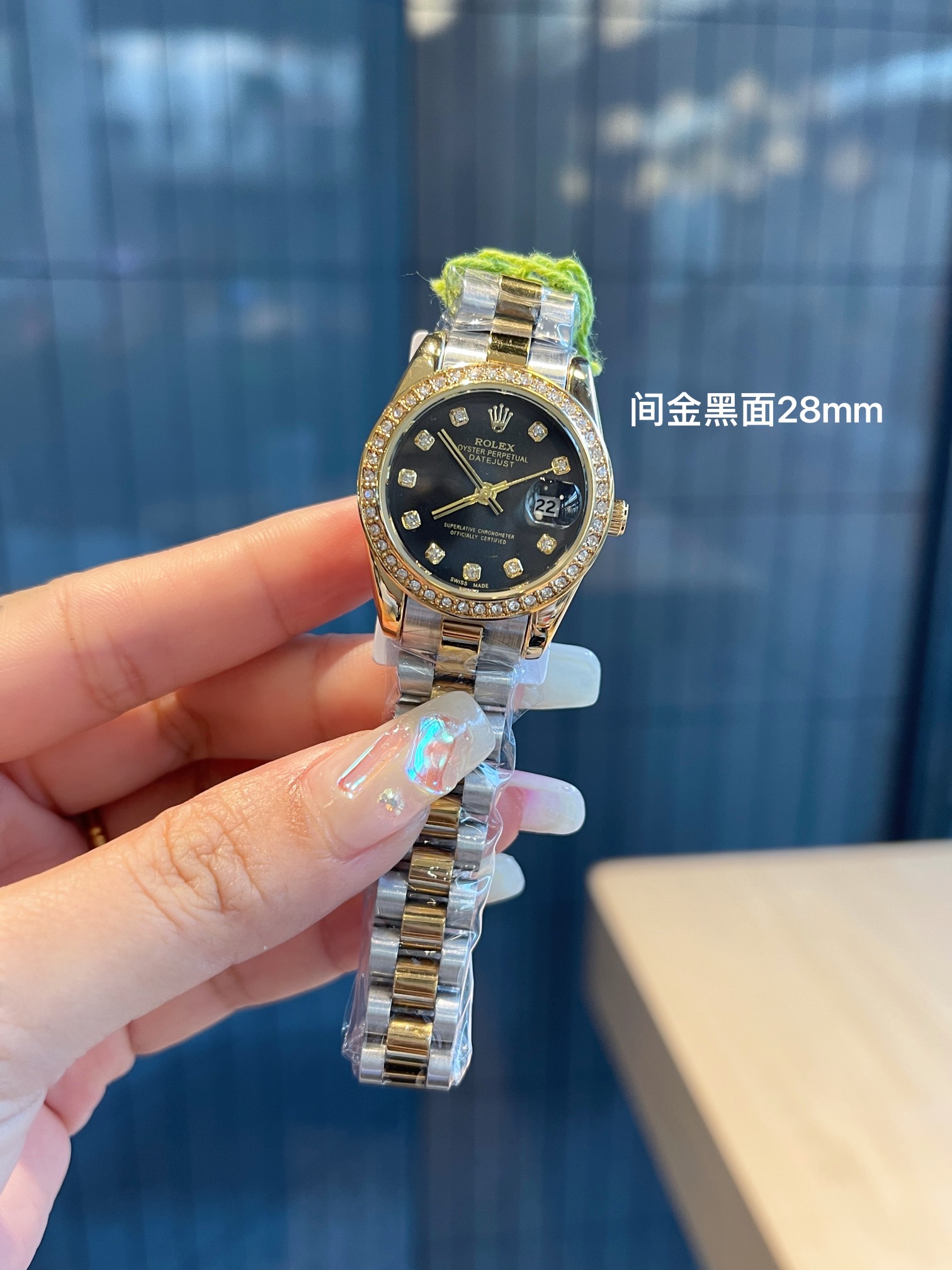 ❤️250包邮/原单代购级别
新款推荐🔛钻圈
劳力士 28mm精致小表螺旋后盖 珍珠贝母 女款钻圈钻面 爆款推荐 设计显出独特高贵优雅女神气质!316精钢搭配原装拉扣,不显浮华的风格广受女神喜爱,逐渐深刻人心,工艺精湛,糅合尊贵、典雅和独特气质于一身
