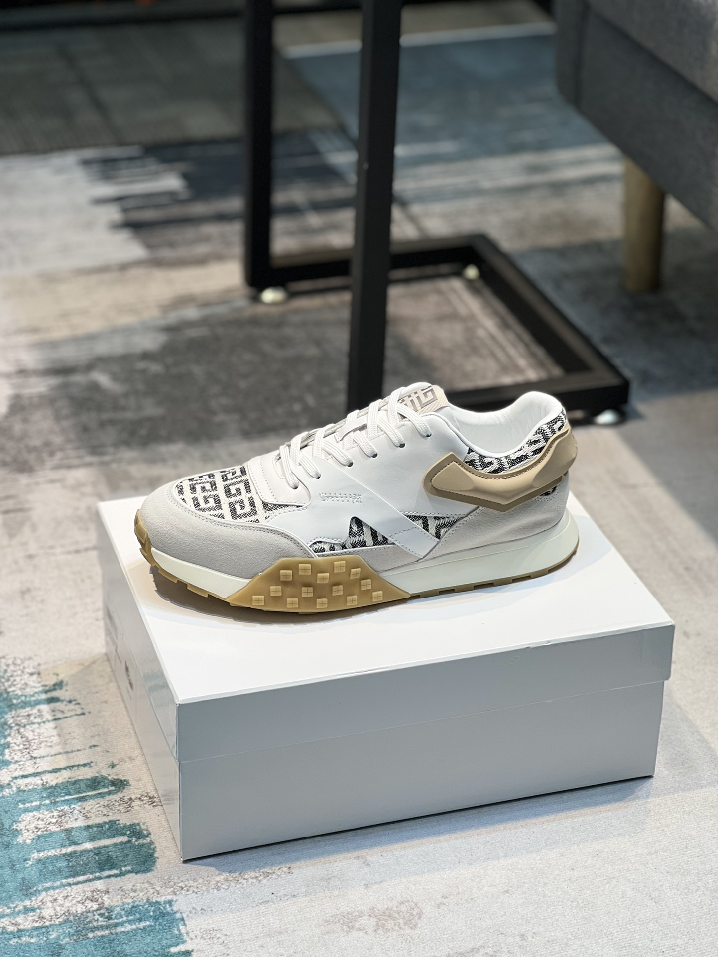 K5 GIVENCHY 纪梵希 Givenchy  低帮JAW Sneaker运动鞋🏃爆款热卖 众多红人明星秀✨造型简约且兼具时尚运动感 进口头层牛皮拼接 牛皮内里 原版大底 脚感舒适 38-44码 45订做不退换