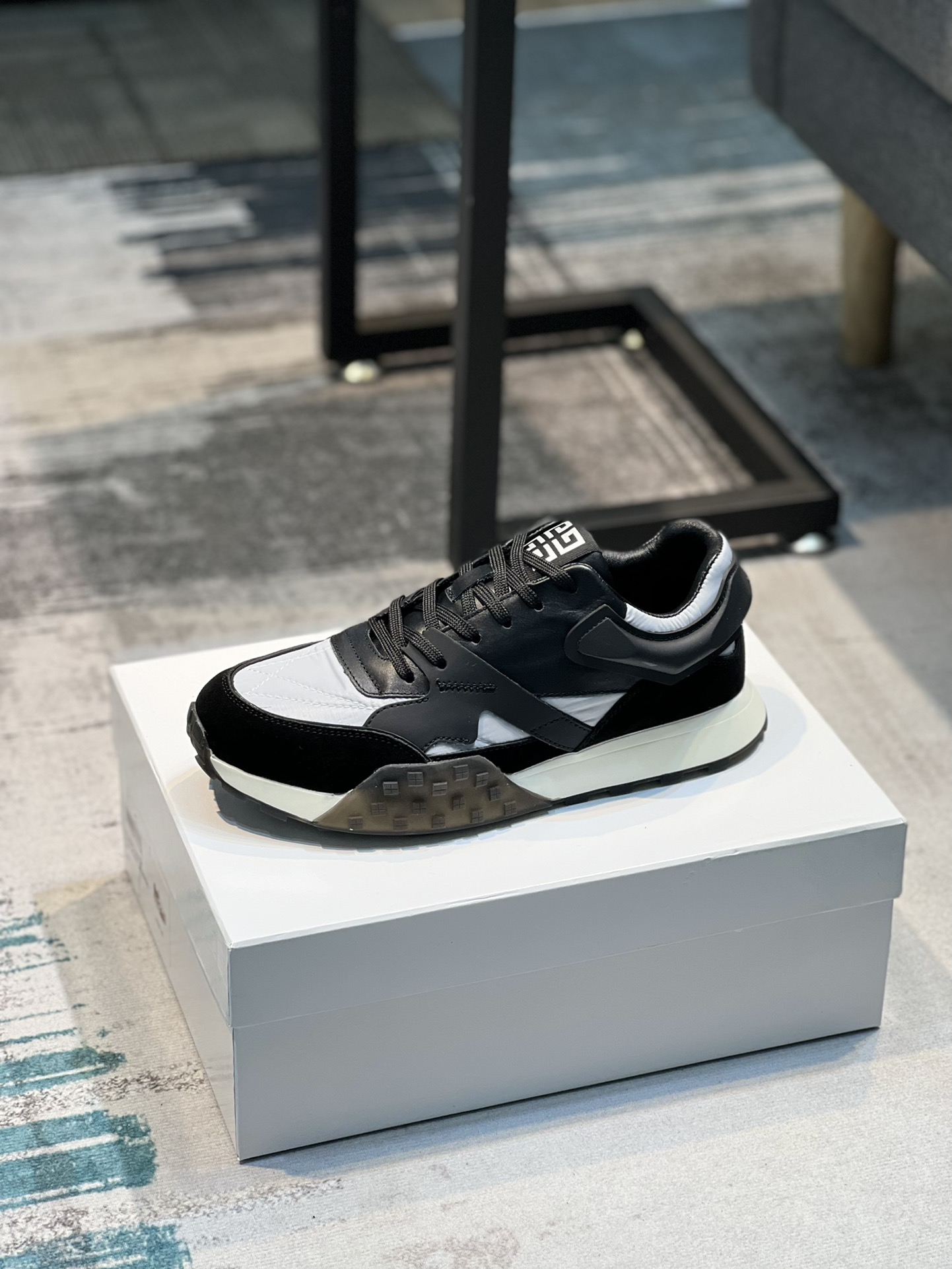 K5 GIVENCHY 纪梵希 Givenchy  低帮JAW Sneaker运动鞋🏃爆款热卖 众多红人明星秀✨造型简约且兼具时尚运动感 进口头层牛皮拼接 牛皮内里 原版大底 脚感舒适 38-44码 45订做不退换