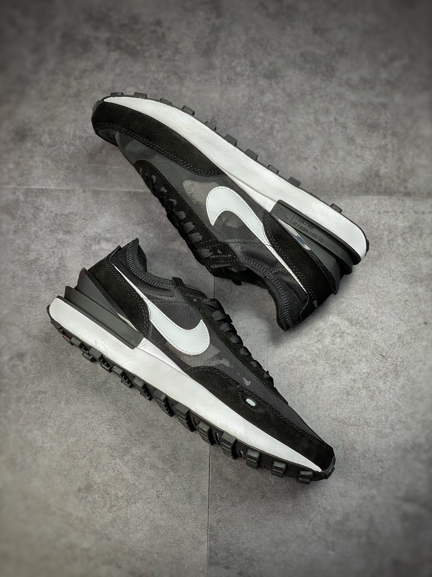 220 Nike Waffle One 黑白 此款将传统的莫卡辛风格鞋面 DC2533-001-莆田鞋,莆田鞋货源,高仿鞋,高仿鞋货源,安福档口,莆田高仿鞋,莆田鞋批发,高仿鞋批发,莆田高仿运动鞋,高仿运动鞋,莆田运动鞋 220 Nike Waffle One 黑白 此款将传统的莫卡辛风格鞋面 DC2533-001