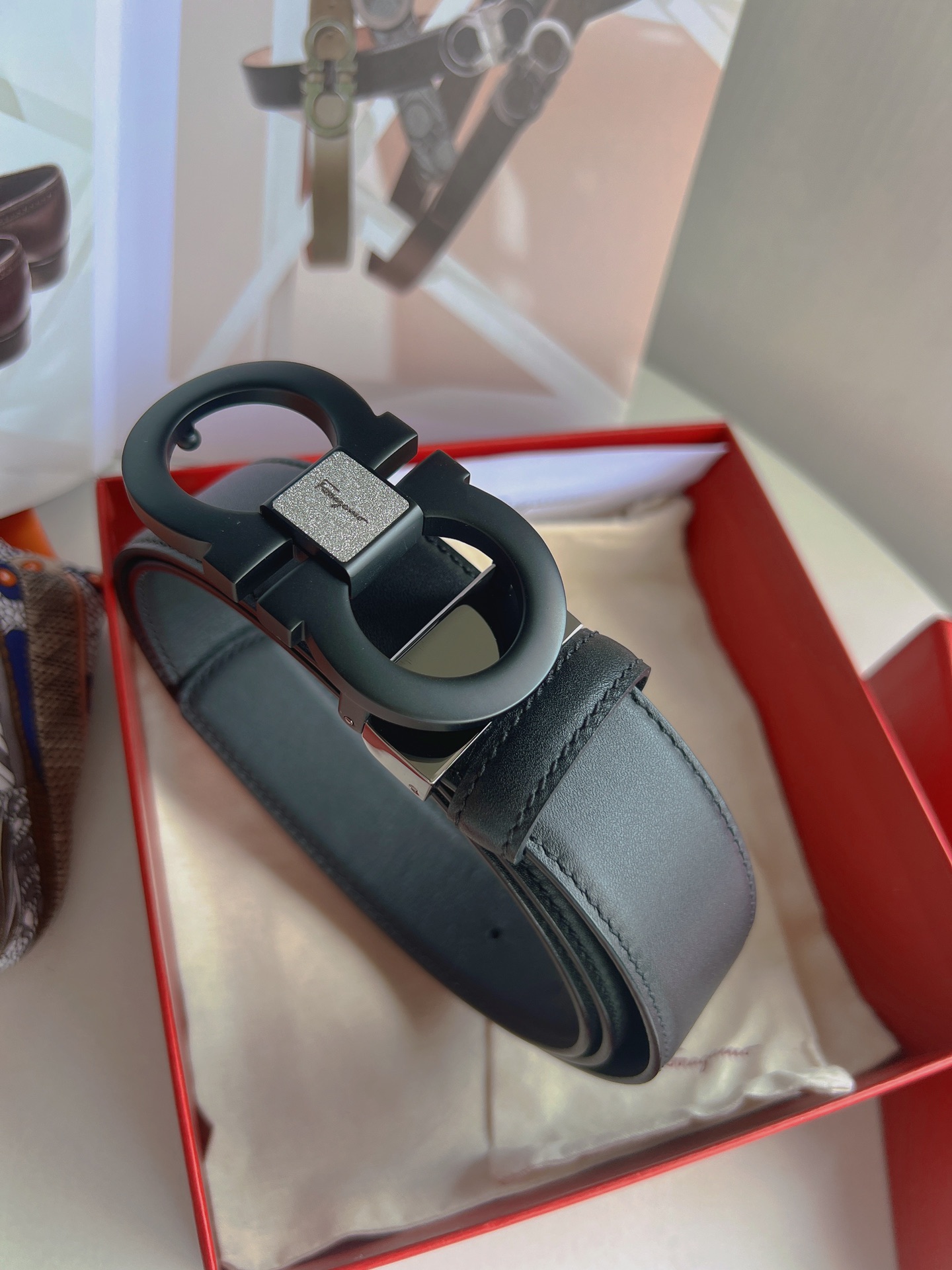 Ferragamo菲拉格慕   精品8字专柜版型金属扣男士3.5cm腰带