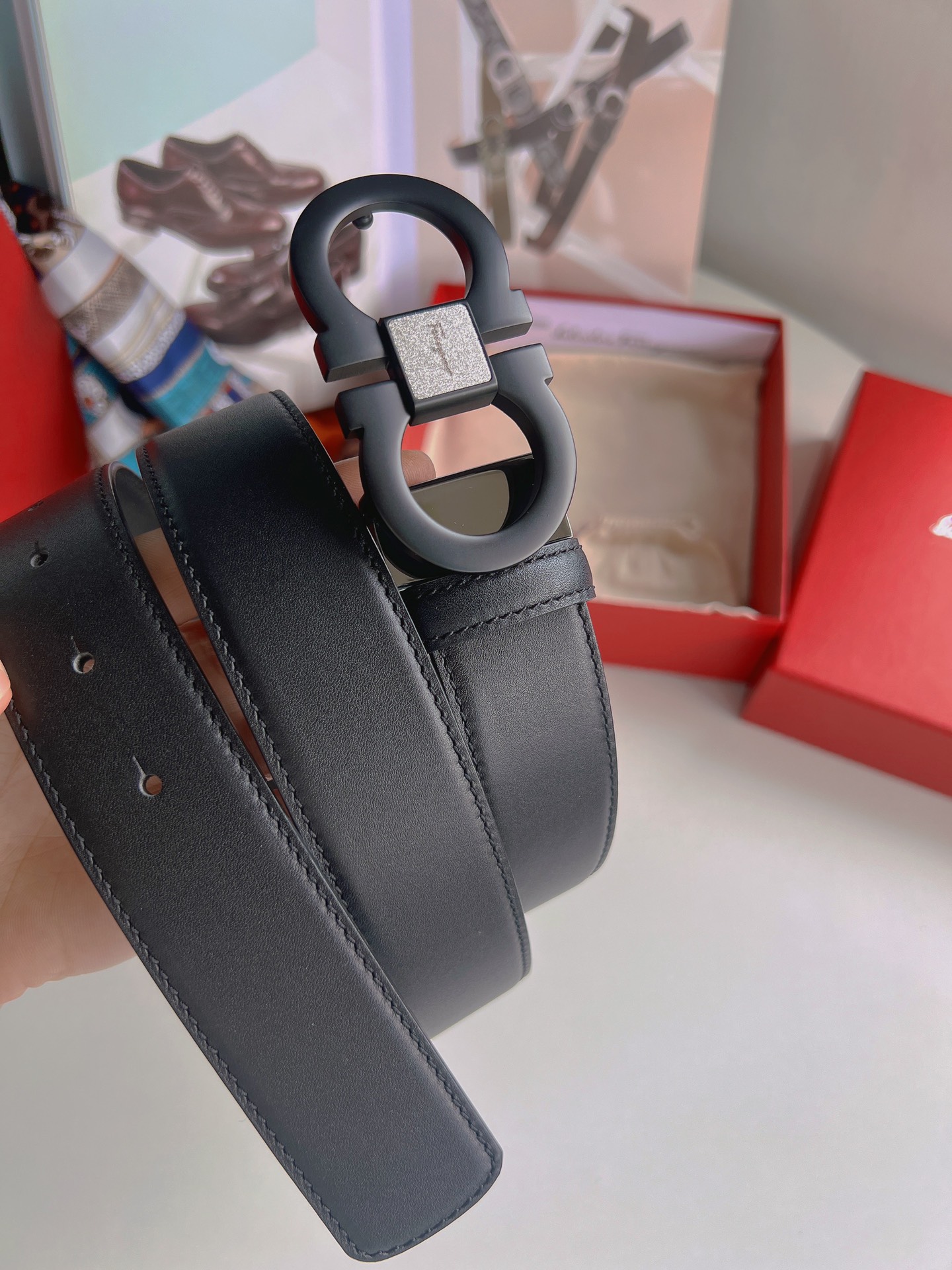 Ferragamo菲拉格慕   精品8字专柜版型金属扣男士3.5cm腰带