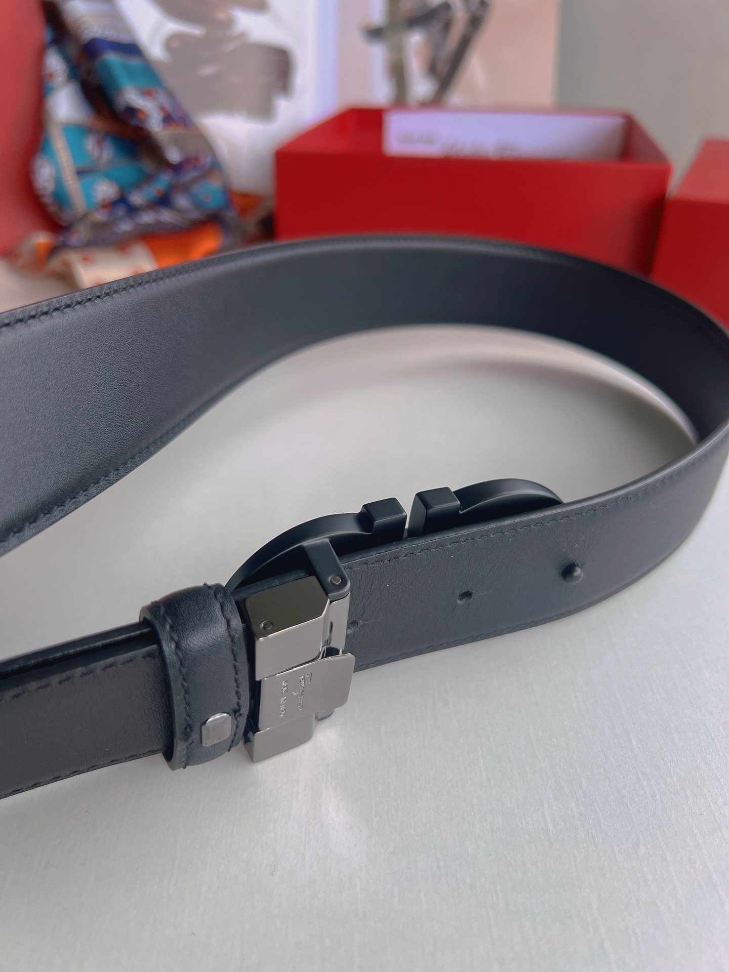Ferragamo菲拉格慕   精品8字专柜版型金属扣男士3.5cm腰带