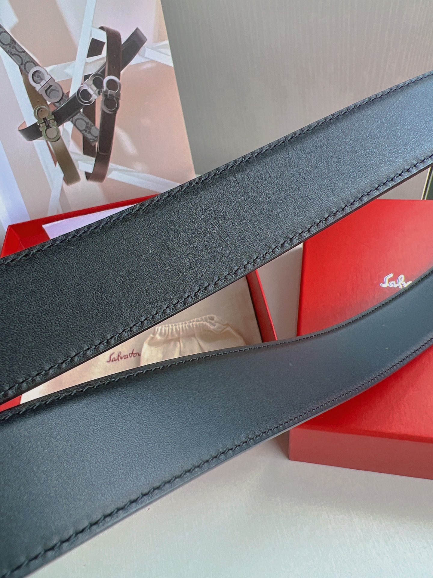 Ferragamo菲拉格慕   精品8字专柜版型金属扣男士3.5cm腰带