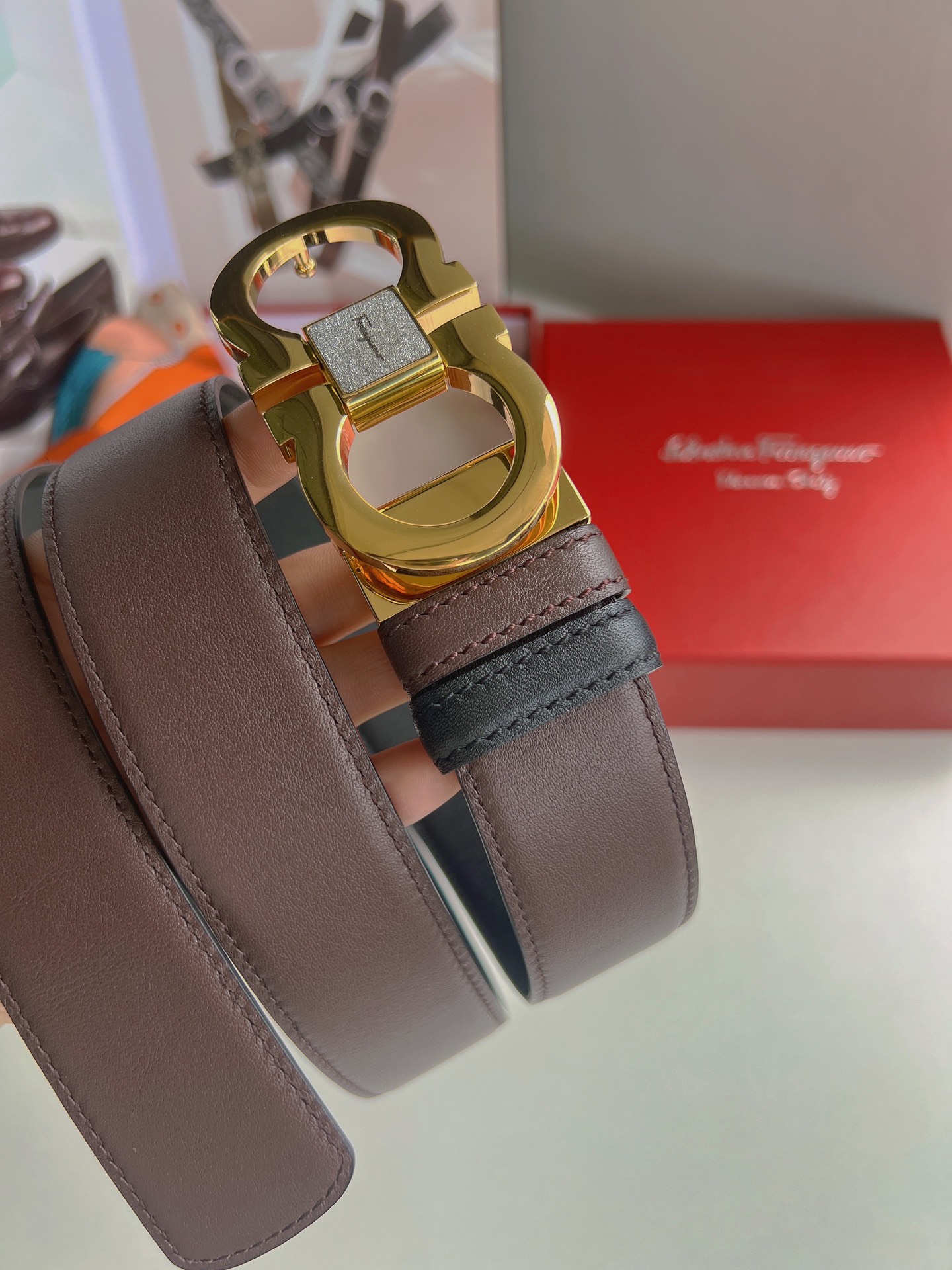 Ferragamo菲拉格慕   精品8字专柜版型金属扣男士3.5cm腰带