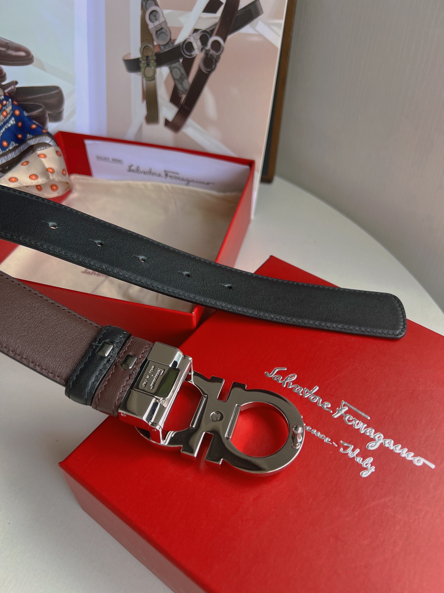 Ferragamo菲拉格慕   精品8字专柜版型金属扣男士3.5cm腰带