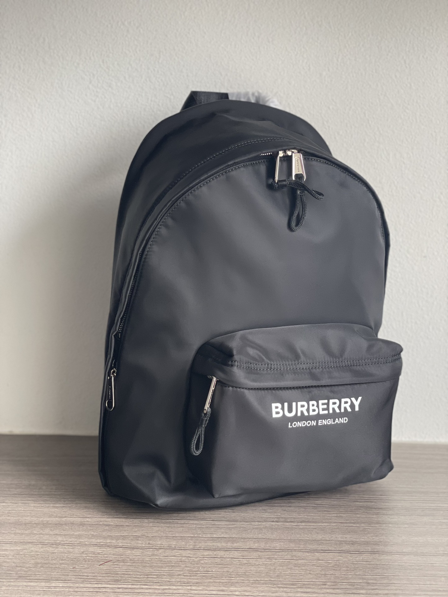 [Backpacks] Nylon backpack Printed with a rejuvenated brand logo Pair with sm