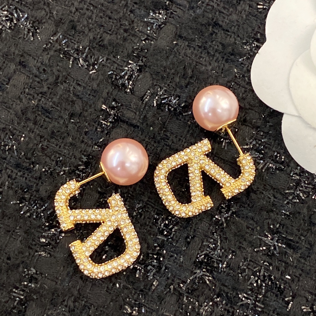  编码E1835  
🛍华伦天奴耳钉热销款火爆上新❣
🛍同步专柜‼独家高端品质实拍图‼代购级别‼做工精致