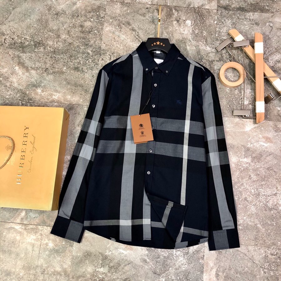 NO:142653,205 catties Burb*ry Original quality 2025 latest men's long-sleeved shirts selected counter custom-made top-grade long-sleeved shirts imported fabrics All details are perfectly 1 to 1 replicate, restore the authenticity 100% original hardware button strap LOGO high-end customized auxiliary materials Original original mark The upper body effect is excellent The size is too large M-3XL (175 high-kilogram wear M), burberry, burberry, shirts, alexander wang19860909可穿205斤 巴宝丽 Burb*ry 原单品质 2025最新款 男装长袖衬衫 精选专柜订制顶级长袖衬衣进口面料 所有细节做工完美1比1复刻 还原正品百分百 原版五金 纽扣带LOGO 高端订制辅料 原厂原标 上身效果超赞 码数偏大 M-3XL（175高-斤穿M）,,burberry,burberry,shirts,alexander wang,Men's clothing