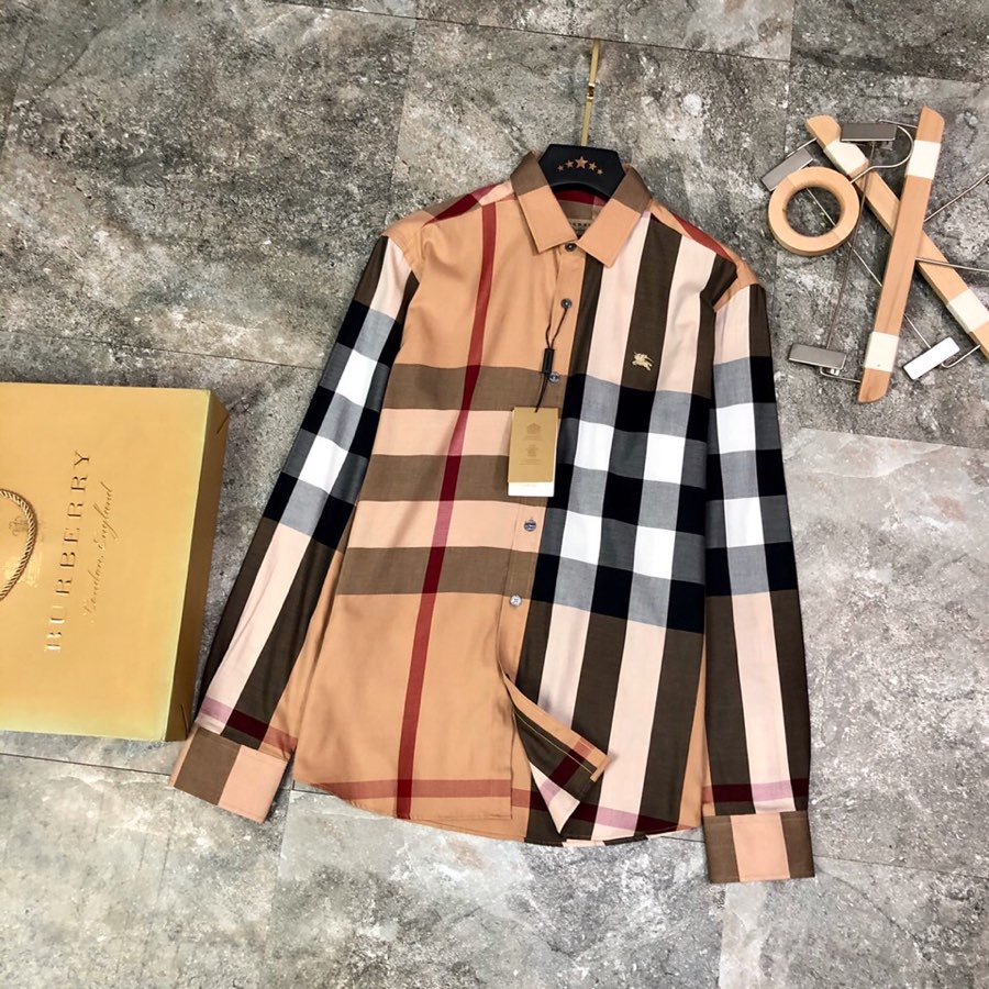 NO:427122,205 catties Burberry Burberry Original quality Latest style Men's long-sleeved shirt Selected counter custom top-grade long-sleeved shirt imported fabric All details are perfectly 1 to 1 replica Restore authentic 100% Original hardware Button strap LOGO High-end customized auxiliary materials Original original mark Excellent upper body effect Large size M-3XL (175 high-kilogram wear M), burberry, burberry, shirts, alexander wang19860909可穿205斤 巴宝莉Burberry 原单品质 最新款 男装长袖衬衫 精选专柜订制顶级长袖衬衣进口面料 所有细节做工完美1比1复刻 还原正品百分百 原版五金 纽扣带LOGO 高端订制辅料 原厂原标 上身效果超赞 码数偏大 M-3XL（175高-斤穿M）,,burberry,burberry,shirts,alexander wang,Men's clothing