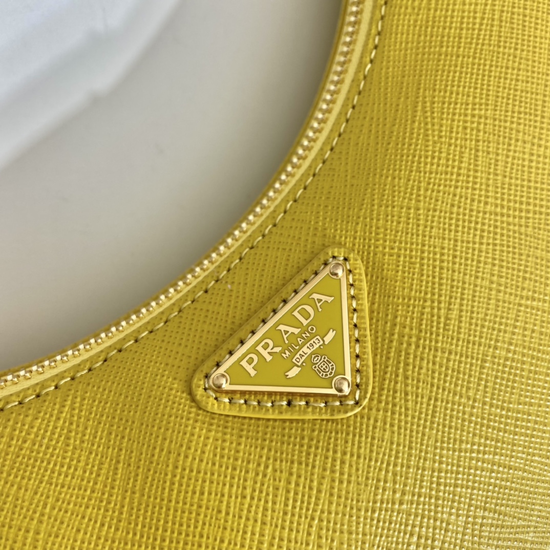 PRADA普拉达进口十字纹牛皮Hobo手拎/腋下包/斜挎包1BC204B