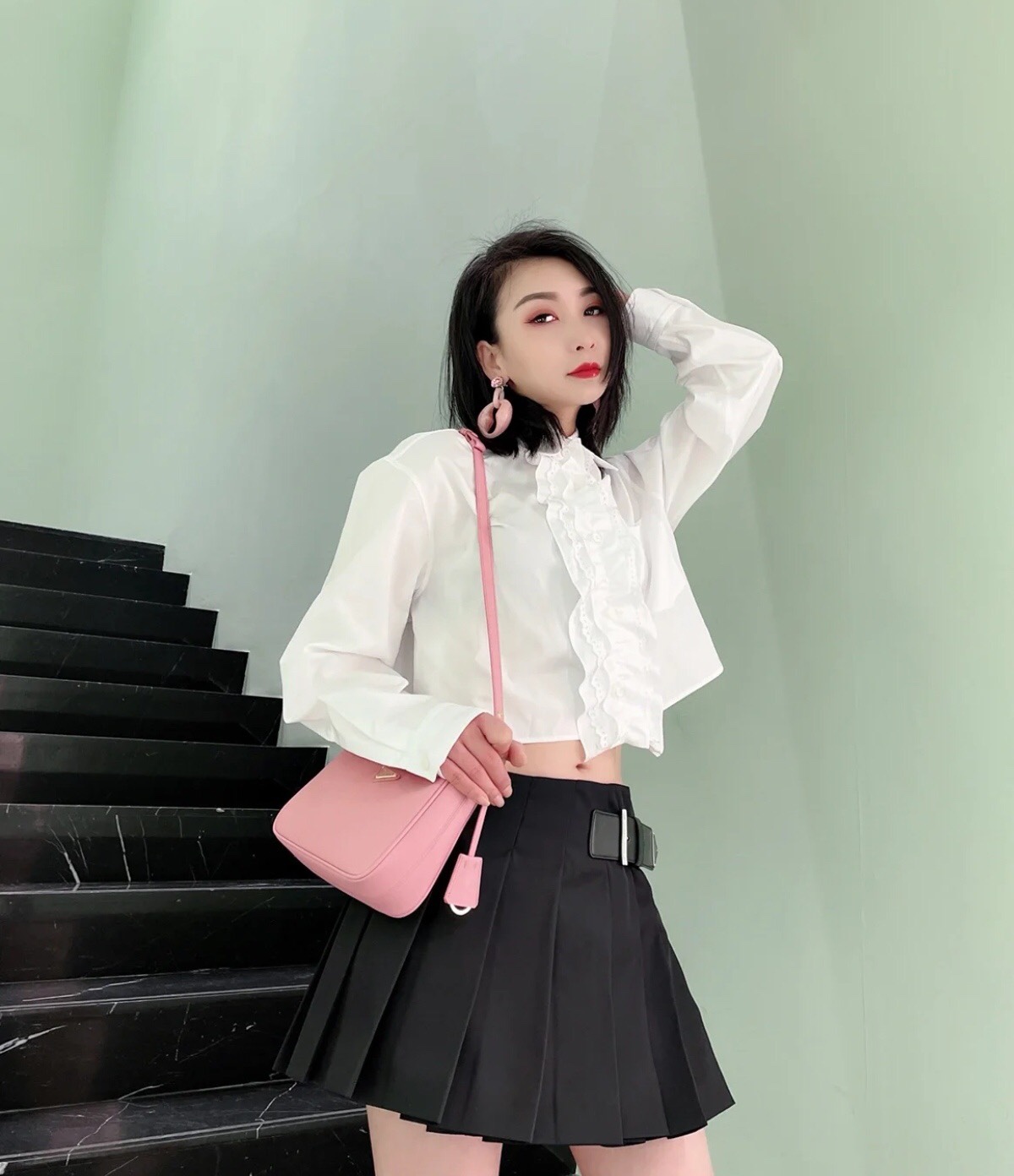 Prada Sakura pink 25 counters latest model hobo womens full leather armpit bag 1BC204 is made of cross-grain cowhide imported from Italy, triangl