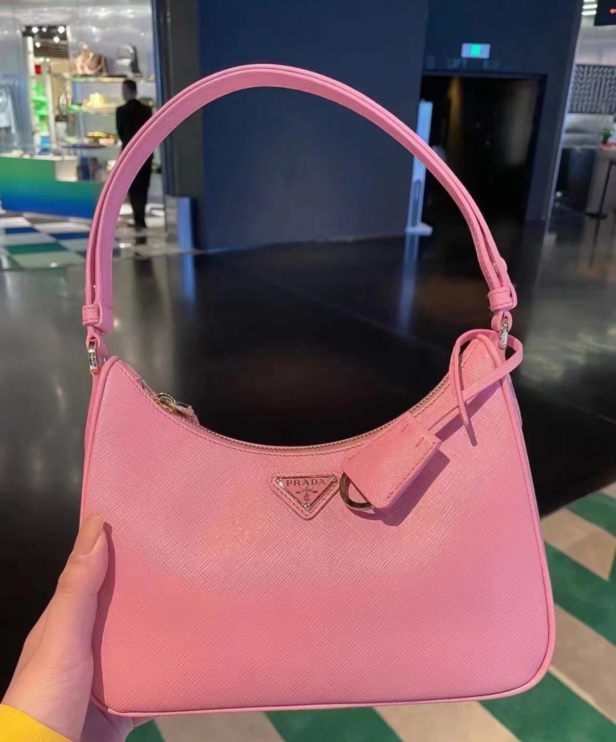 Prada Sakura pink 25 counters latest model hobo womens full leather armpit bag 1BC204 is made of cross-grain cowhide imported from Italy, triangl
