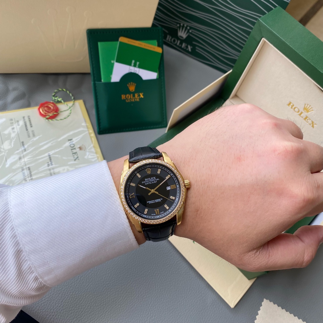 劳力士 Rolex -ROLEX 经典大三针双历设计，尊贵大气，绅士风范，卓越品质，热卖全城。采用进口西铁城机芯，顶级316精钢表壳，矿物质超强镜面，直径42mm顶级出品 精品不断