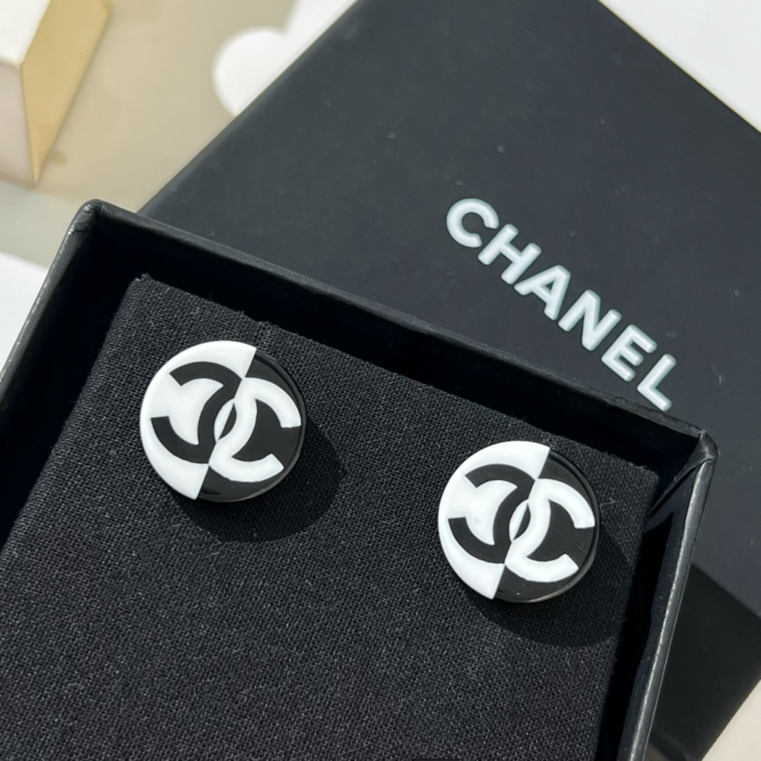 新款☑️CHANEL香奈儿双c亚克力耳钉耳环