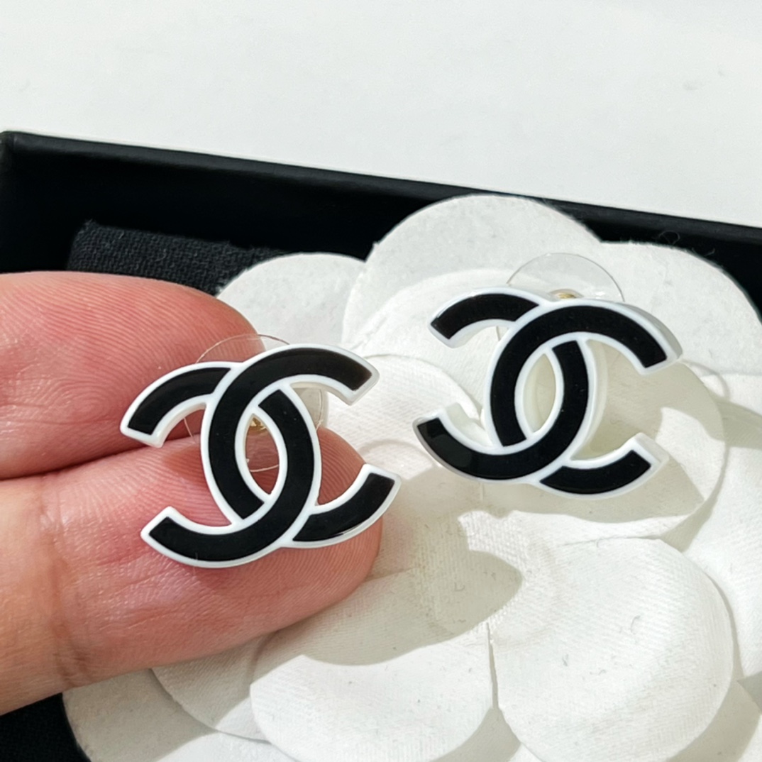 新款☑️CHANEL香奈儿双c亚克力耳钉耳环