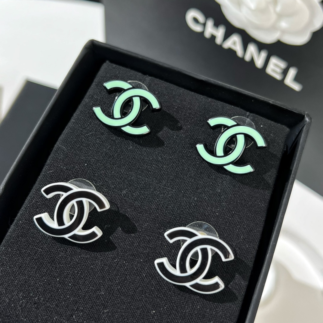 新款☑️CHANEL香奈儿双c亚克力耳钉耳环
