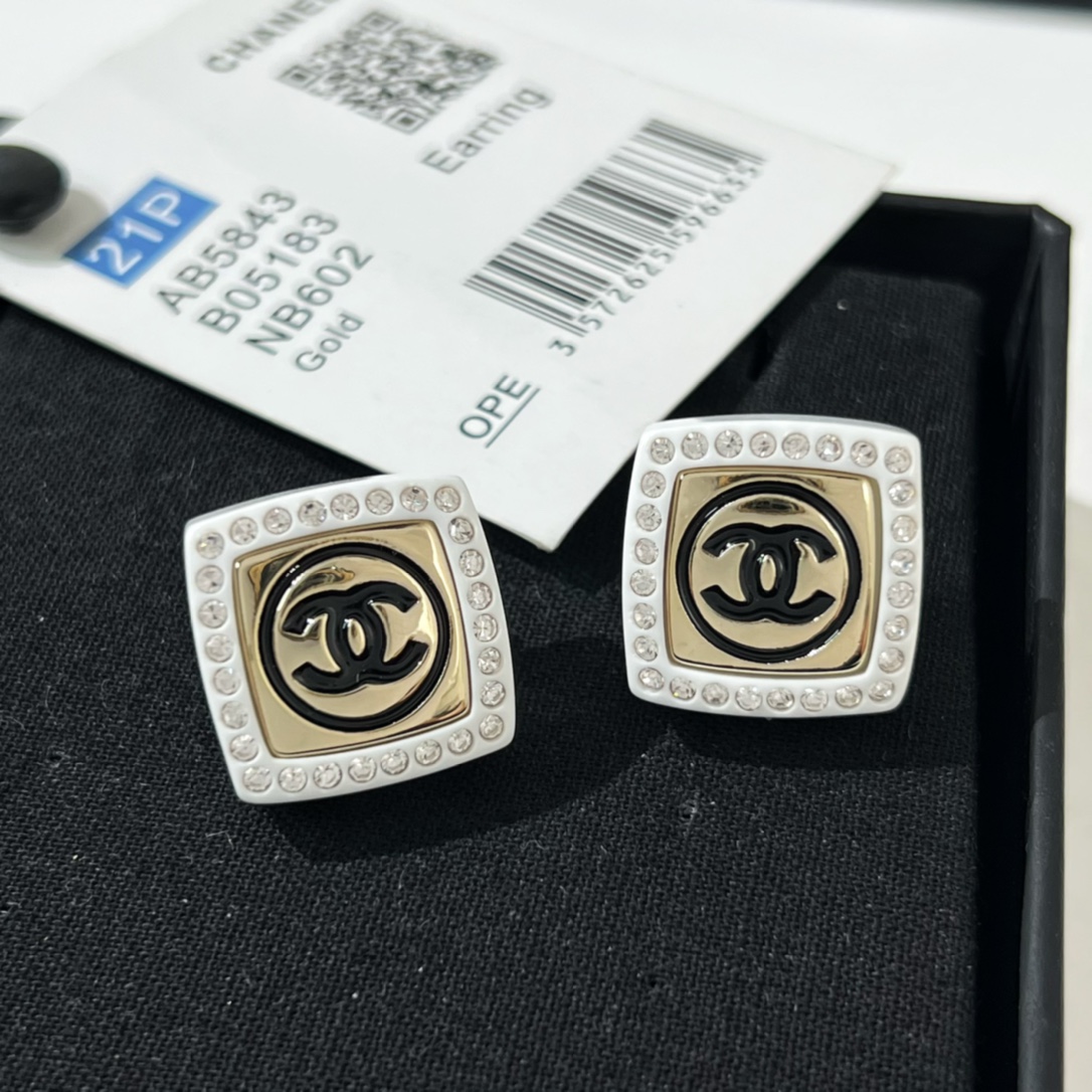 新款☑️CHANEL香奈儿双c亚克力耳钉耳环