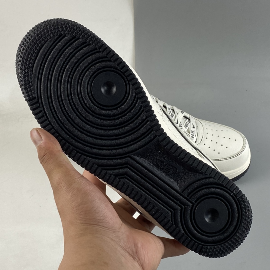 P260 Stussy x Nike Air Force 1 Low 斯图西联名空军一号米黑反光板鞋 UN1635-702