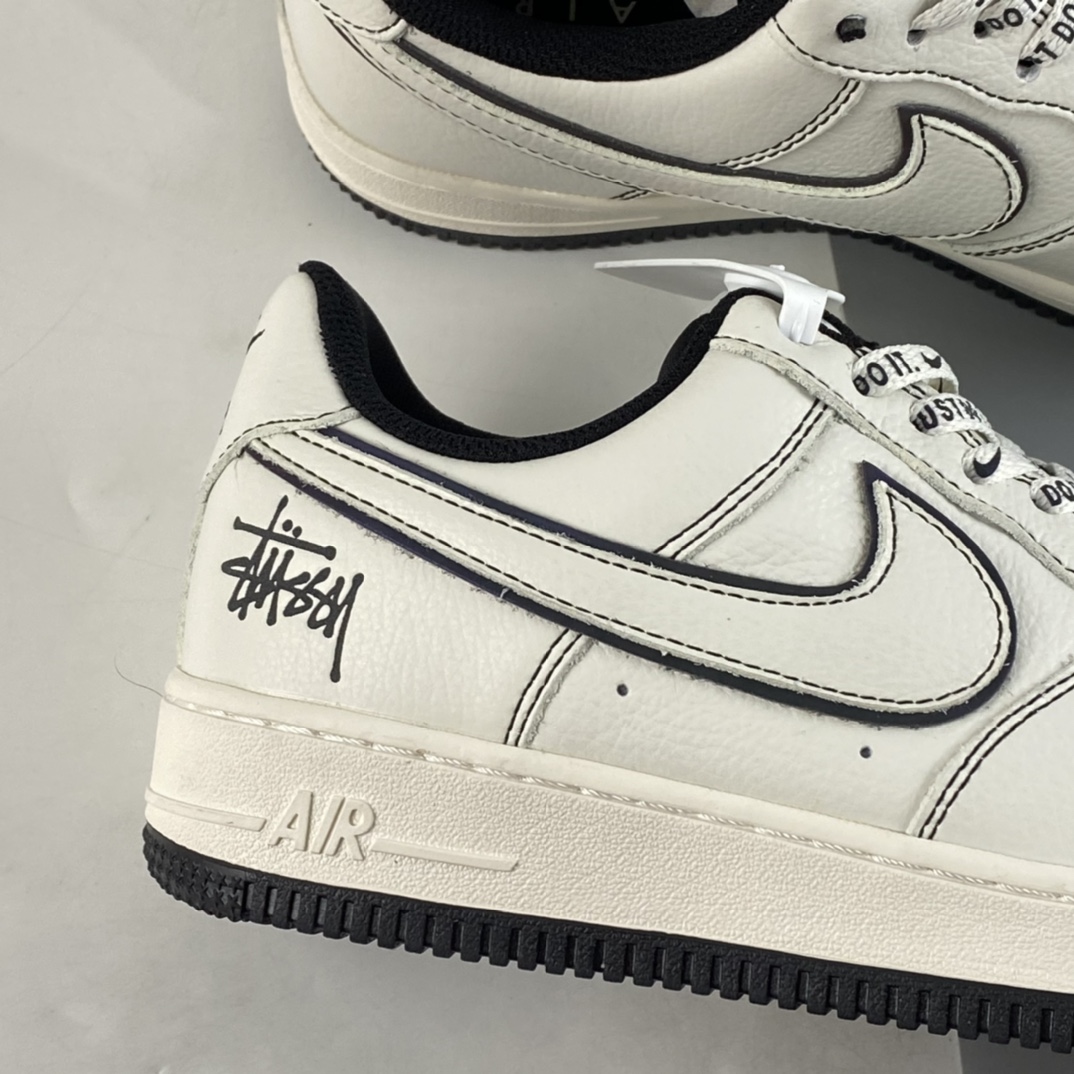 P260 Stussy x Nike Air Force 1 Low 斯图西联名空军一号米黑反光板鞋 UN1635-702