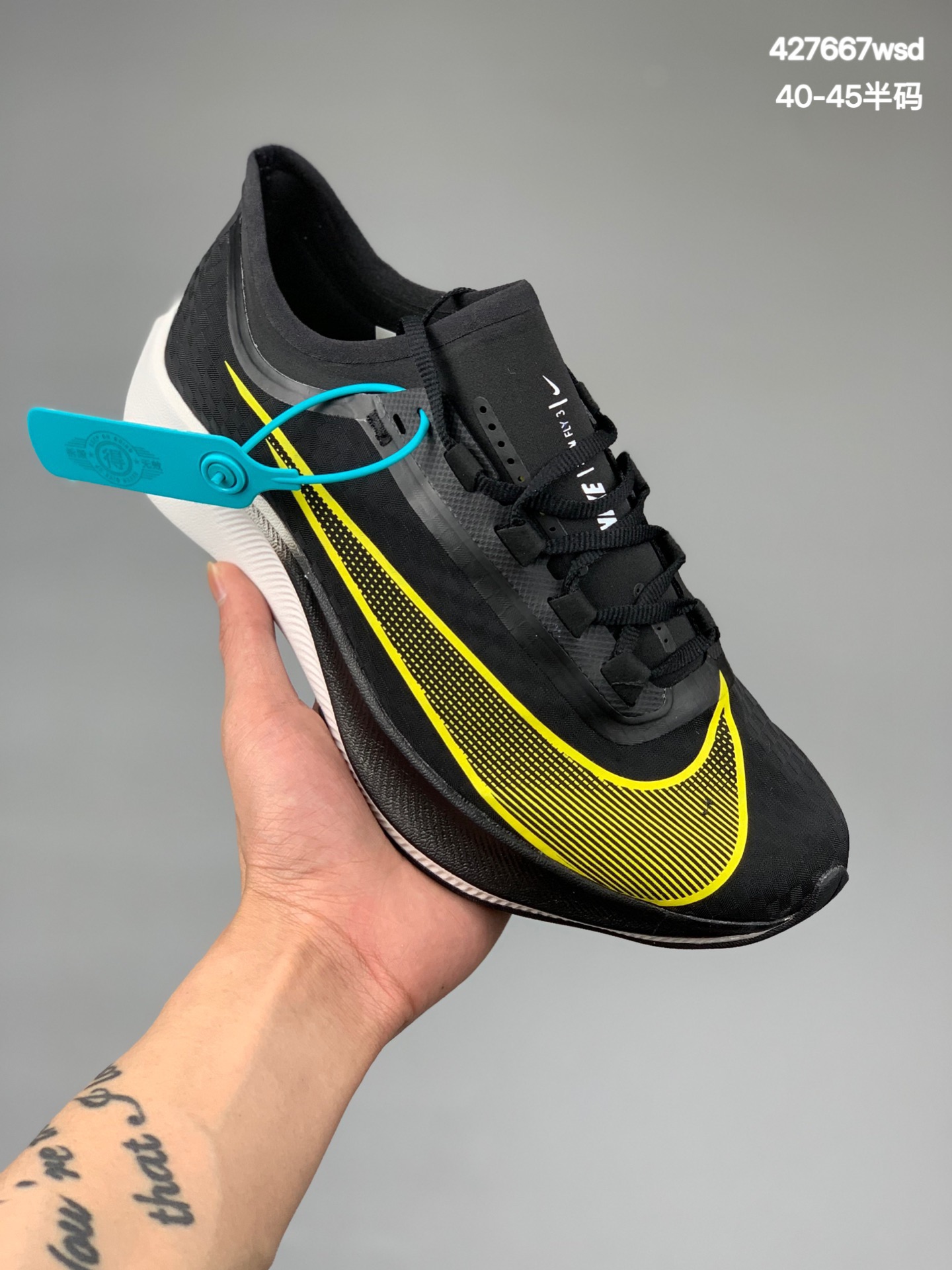 
公司级耐克Nike ZOOM FLY 3 登月贾卡面透气 舒适软底 抗磨避震从保而持良好的透气性。中部底分的 Zoom Air 气垫，为穿着者们带来为更舒适的脚感货号AT8240尺码：40 40.5 41 42 42.5 43 44 45
编码：427667wsd