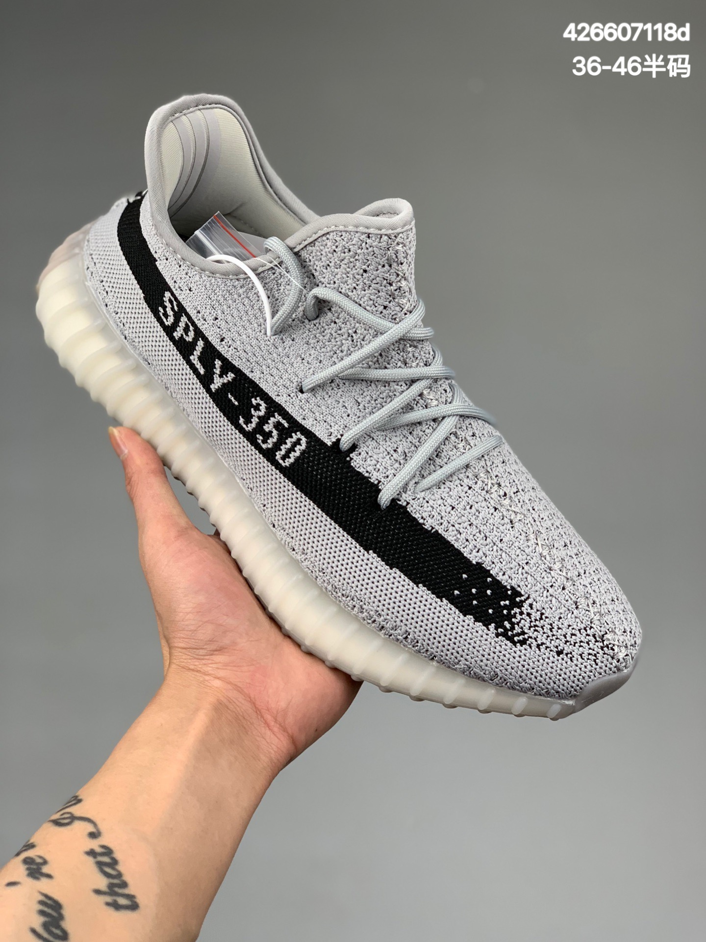 
 真爆Adidas Yeezy Boost 350 V2“Beige/Black” 阿迪达斯 椰子350 V2 米黑色 采用Primeknit鞋面，采用米色色调，两侧饰有黑色SPLY-350条纹。半透明的Boost缓冲使设计更加完美。货号：HP7870 
Size:36-46半码
编码：426607118d