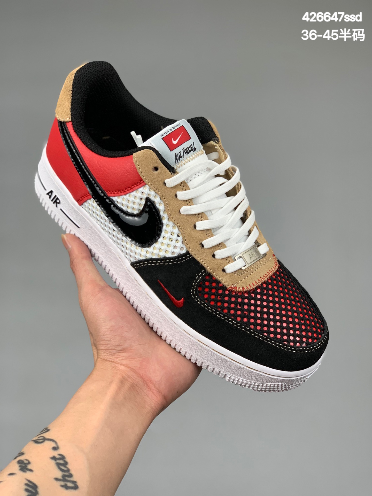 
耐克Nike Air Force 1 Low  空军一号低帮百搭休闲运动板鞋。柔软、弹性十足的缓震性能和出色的中底设计，横跨复古与现代的外型结合，造就出风靡全球三十多年的Force 1。
货号：DO6110-100
尺码：36 36.5 37.5 38 38.5 39 40 40.5 41 42 42.5 43 44 45
编码：426647ssd
ID:JKD129-KZG