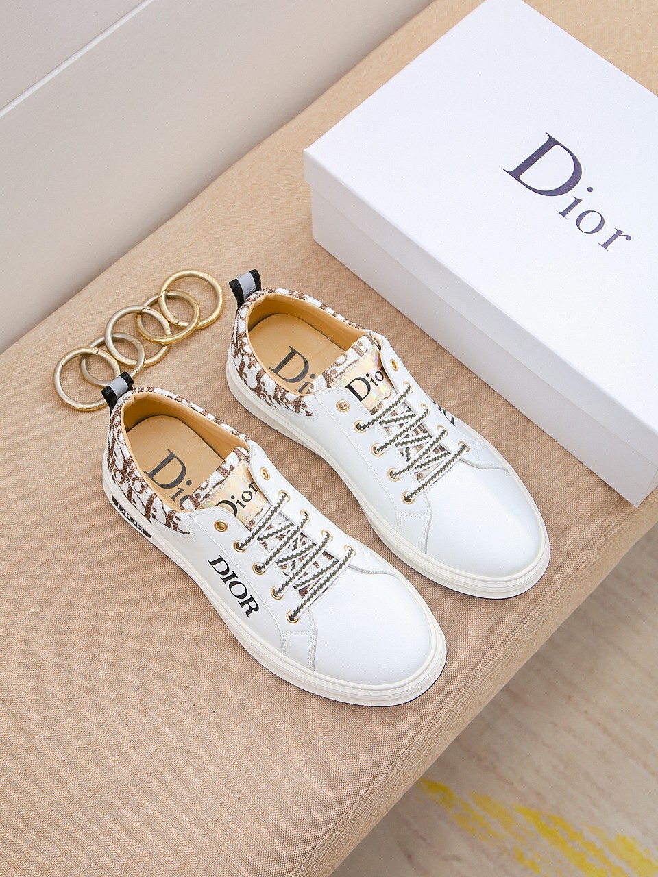 I0  Burberry 巴宝莉 经典休闲鞋2022休闲运动男鞋，懒人套脚板鞋 帆船鞋 全新米兰时装时尚的设计，完美做工，原版复刻 骑士花纹😍 材质：头层牛皮柔软舒适，羊皮鞋垫，适合户外青年跑步🏃户外司机驾车鞋 🚗套脚方便 懒人乐福首选原版橡胶耐磨大底，男鞋