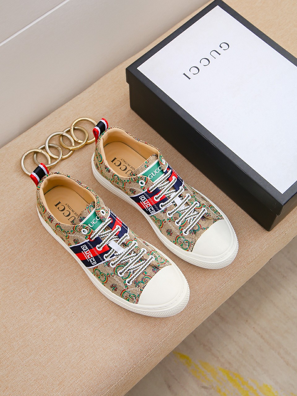 I0  Burberry 巴宝莉 经典休闲鞋2022休闲运动男鞋，懒人套脚板鞋 帆船鞋 全新米兰时装时尚的设计，完美做工，原版复刻 骑士花纹😍 材质：头层牛皮柔软舒适，羊皮鞋垫，适合户外青年跑步🏃户外司机驾车鞋 🚗套脚方便 懒人乐福首选原版橡胶耐磨大底，男鞋