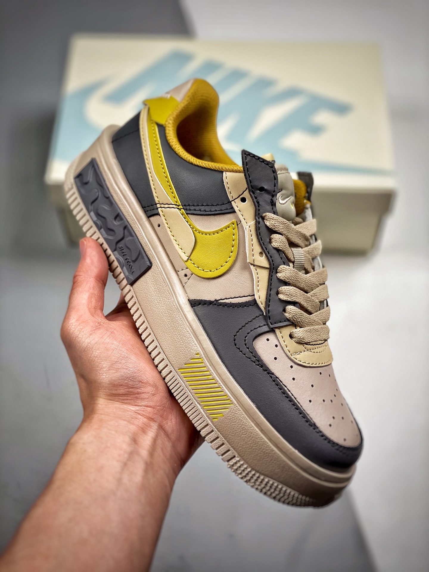 -3 Nike Air Force 1 Fontanka "Bronce Amarillo" Serie Fontanka de la Fuerza Aérea. Material nano en todo el zapato, se d…