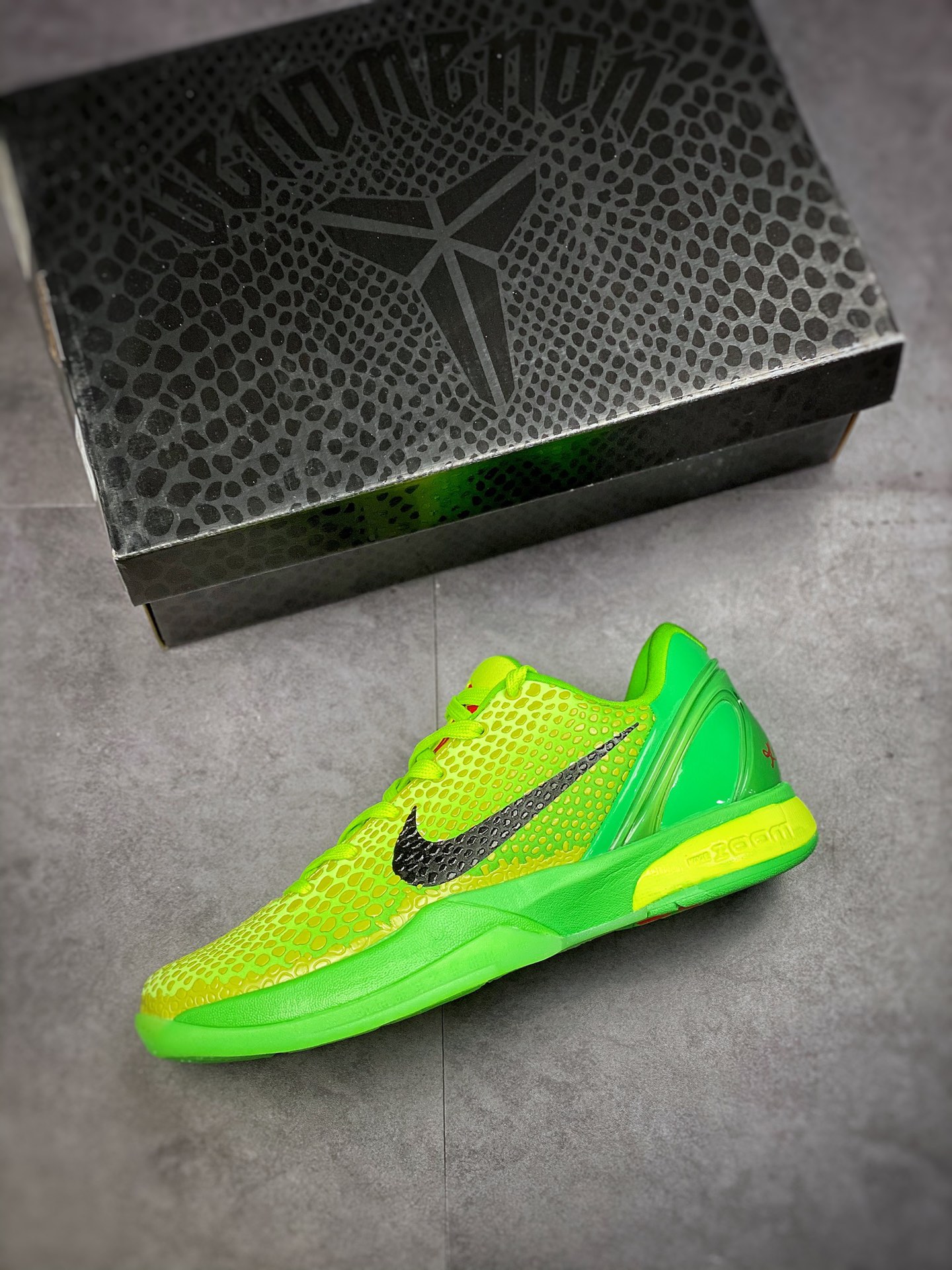 190 Nike Kobe VI ”Grinch 圣诞节” 科比6代 青蜂侠 CW2190-300
