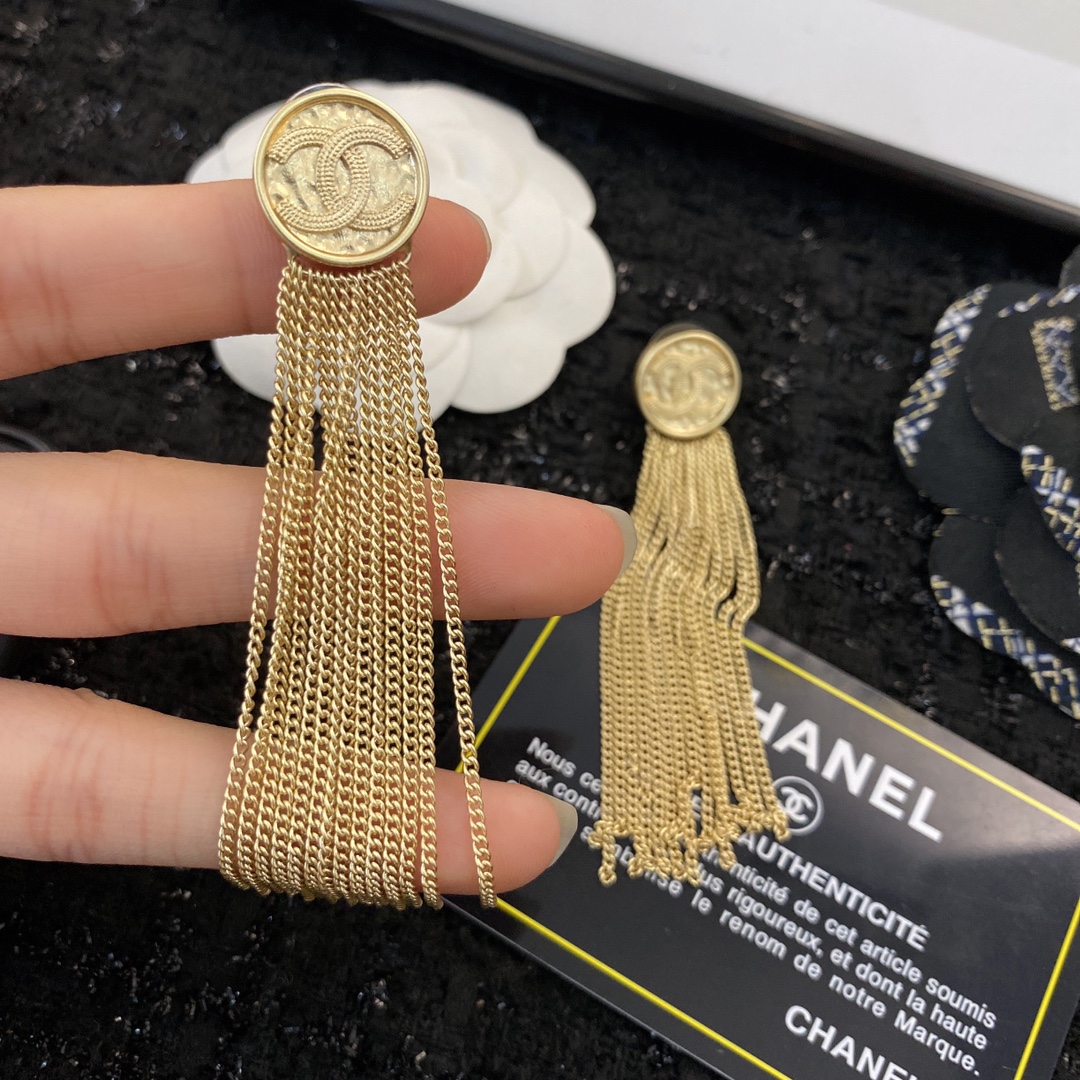  编码E1837  
🛍耳钉热销款火爆上新❣
🛍同步专柜‼独家高端品质实拍图‼代购级别‼做工精致细腻👍重