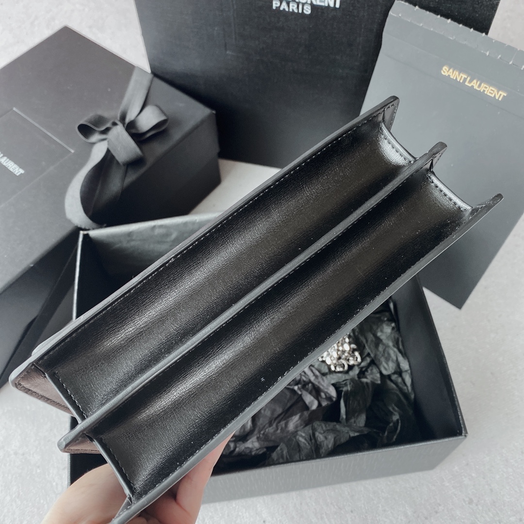 Alaïa Classic Handcrafted Luxury Leather Shoulder Bag Ref.09775F25 5