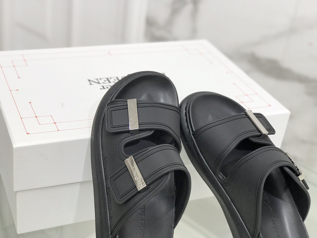 “McQun/Alexander McQueen Classic Candy-Coloured Slippers – High-End Replicas” - 图片 4