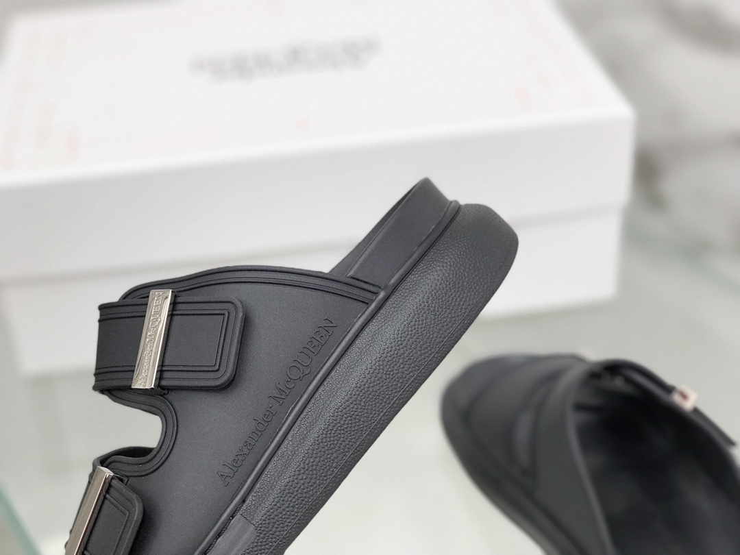 “McQun/Alexander McQueen Classic Candy-Coloured Slippers – High-End Replicas” - 图片 5