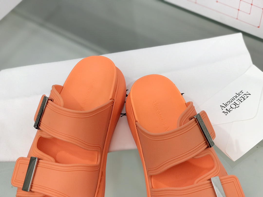 “McQun/Alexander McQueen Candy-Coloured Slippers – High-End Replica Review” - 图片 5