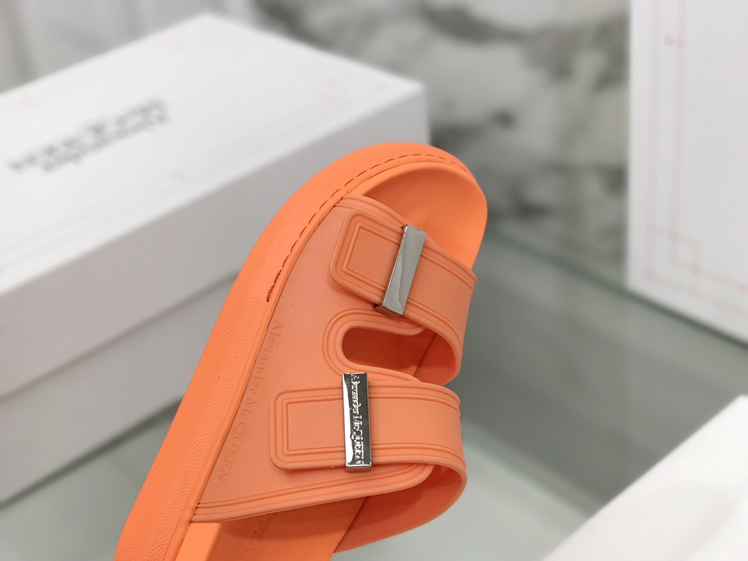 “McQun/Alexander McQueen Candy-Coloured Slippers – High-End Replica Review” - 图片 4
