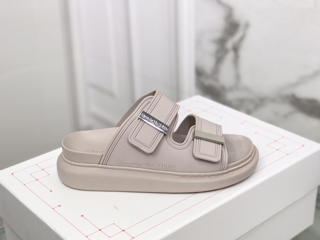 High-End Replica McQueen Slippers with Metal Buttons & 5cm Water Table – Sizes 35-40 - 图片 3