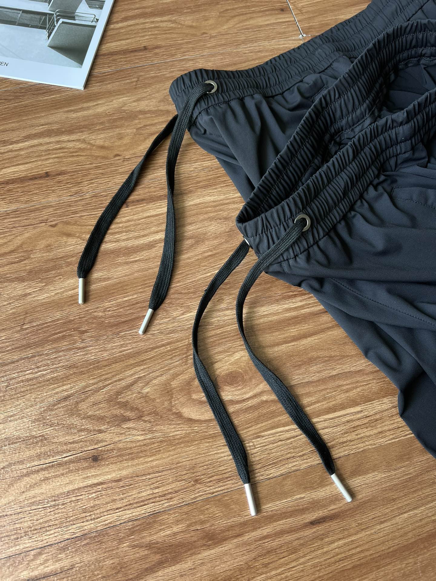 🛒购物价：55💰[夏季必备运动训练裤.冰丝凉感十分给力]库存5000件充足高性价比平价好物.清凉一夏,出产地莆田安福,强烈推选,原包装➕原吊牌  FILAATHLETICS斐乐2023夏男子休闲裤运动裤训练长裤代g好货放心入！简约时尚版型，工艺完美！！1弹力、透气性绝佳…高弹力的亲肤速干面料，绝对不是平时世面上见到的那种普通梭织面料…经典logo烫印标，三标，全部按照订单要求生产的完美出击…束脚拼接设计经典版型，休闲的同时也可以适合各种强度训练，随意百搭上身十分有型…运动季必入…现货跑量款福利开启m~6xl