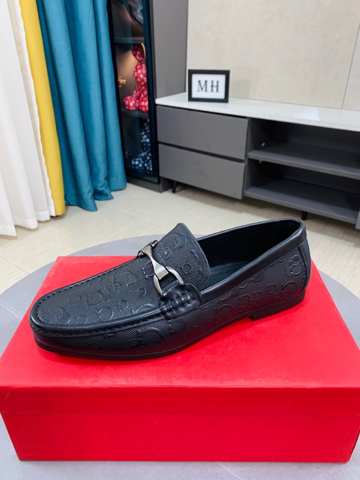 I0  Ferragamo菲拉格慕爆款时尚豆豆鞋🇨🇳官网专柜1:1制作，原版开模💯好质量看得见，进口高端头层牛皮，奢华牛里内里🌿纹路很清优质防水防滑耐磨大底高品质低价位，真正的纯手工制作🍓码米38-44 黑色、大量现货