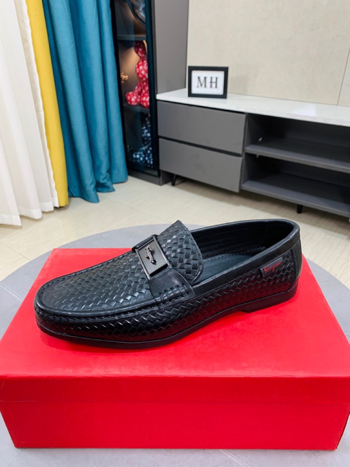 I0  Ferragamo菲拉格慕爆款时尚豆豆鞋🇨🇳官网专柜1:1制作，原版开模💯好质量看得见，进口高端头层牛皮，奢华牛里内里🌿纹路很清优质防水防滑耐磨大底高品质低价位，真正的纯手工制作🍓码米38-44 黑色、大量现货