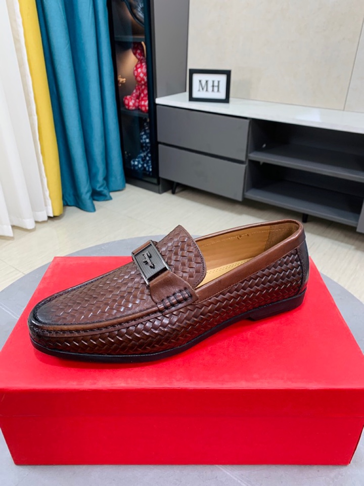 I0  Ferragamo菲拉格慕爆款时尚豆豆鞋🇨🇳官网专柜1:1制作，原版开模💯好质量看得见，进口高端头层牛皮，奢华牛里内里🌿纹路很清优质防水防滑耐磨大底高品质低价位，真正的纯手工制作🍓码米38-44 黑色、大量现货