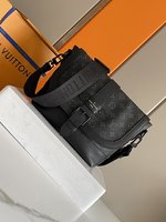 Louis Vuitton LV Saumur Handbags Messenger Bags All Steel Monogram Canvas Fashion Casual M45911