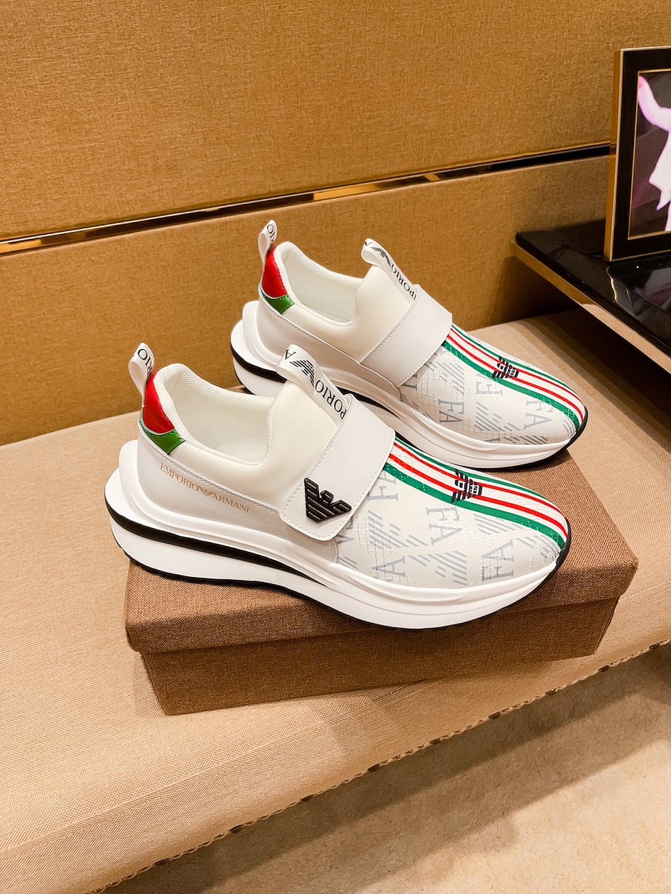 I5 👍 阿玛尼 🔝  男鞋高端品牌 官网1：1最新力作：鞋面采用意大利官网原版专用科技布面料搭配 头层牛皮  原版舒适透气内里➕原版指防滑大底制作 让行走更加便捷舒适，惊世之作，与官方的质量相比美的1：1复刻[色]打造时尚个性衬托你的与众不同潮男必备!  ，